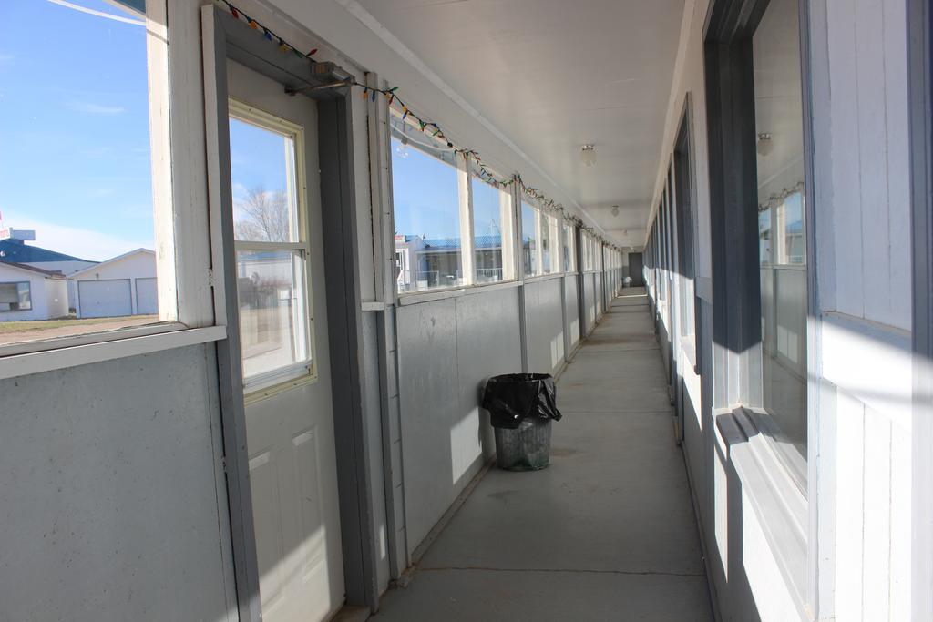 Raval Paradise Motel And Rv Park Youngstown 外观 照片