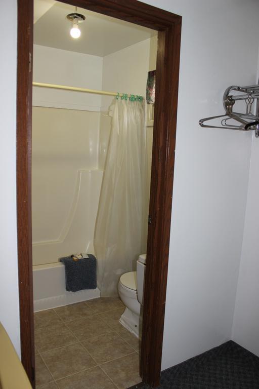 Raval Paradise Motel And Rv Park Youngstown 外观 照片