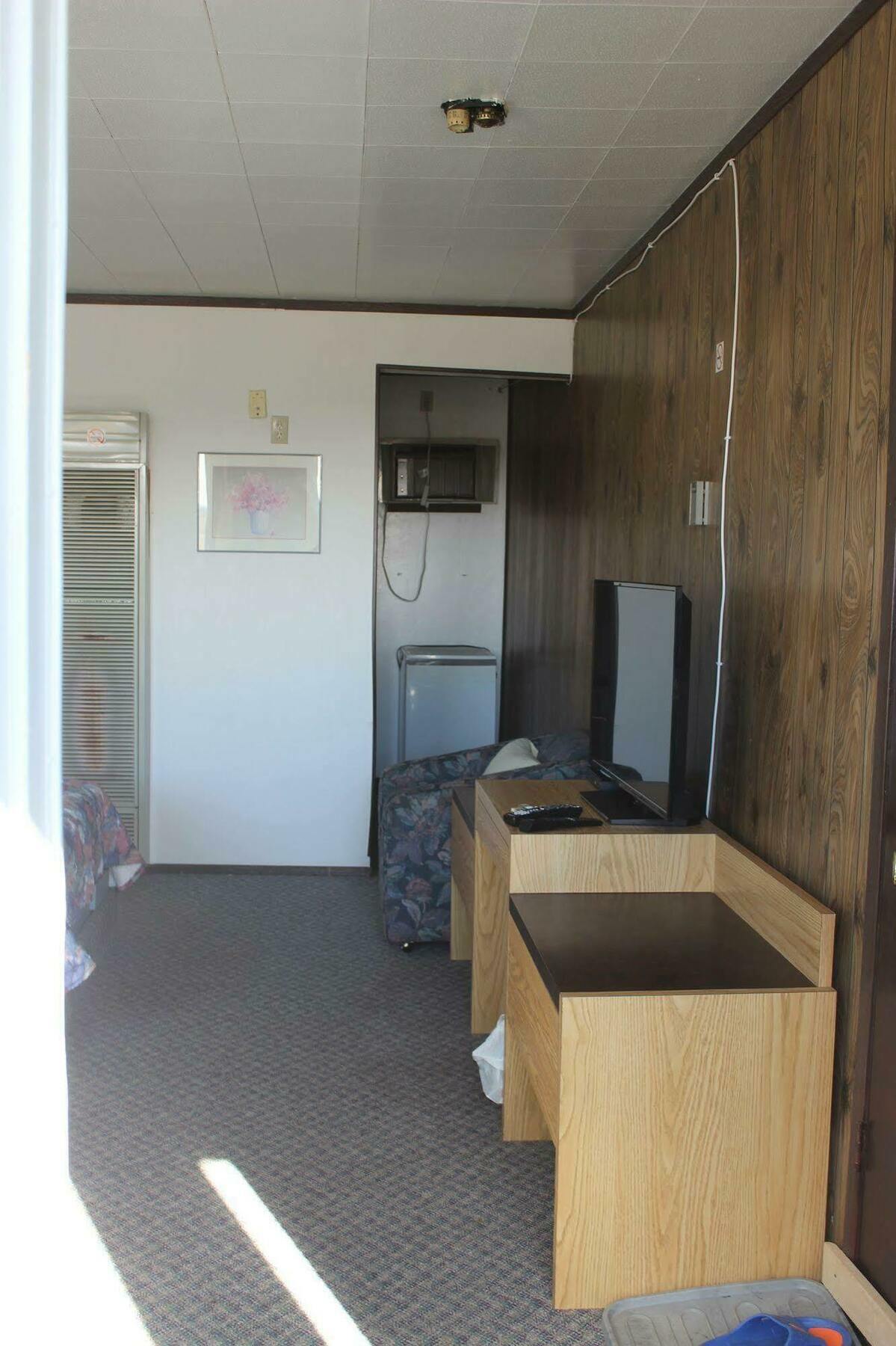 Raval Paradise Motel And Rv Park Youngstown 外观 照片