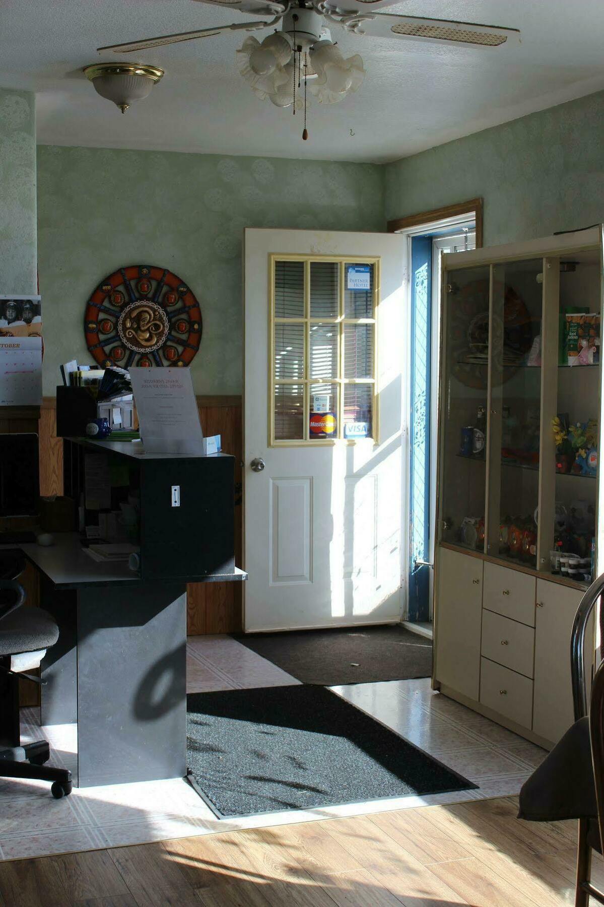 Raval Paradise Motel And Rv Park Youngstown 外观 照片